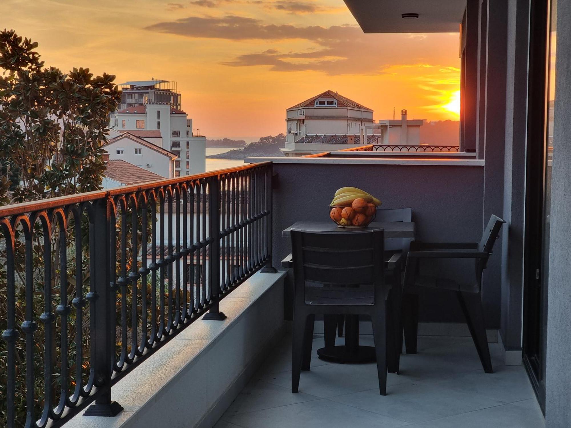 Adriatic Apartment *