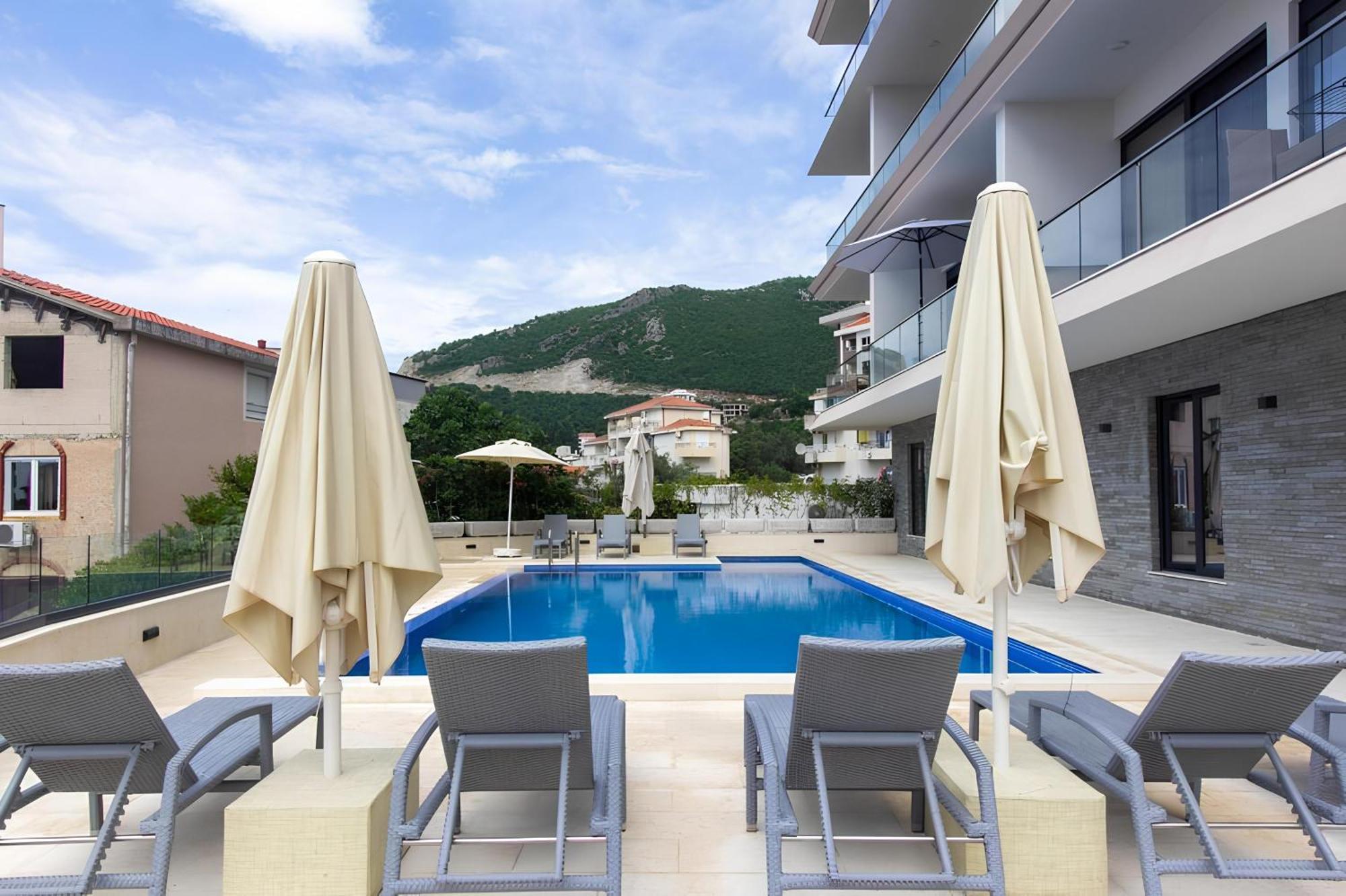 Adriatic Apartment *